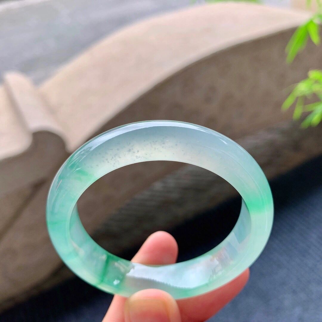 高冰飘金丝阳绿翡翠手镯