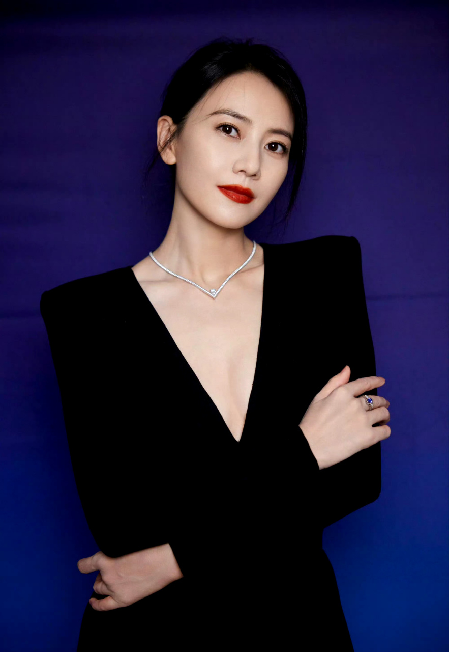 高圆圆黑色深v裙,优雅,性感,高贵的女神!