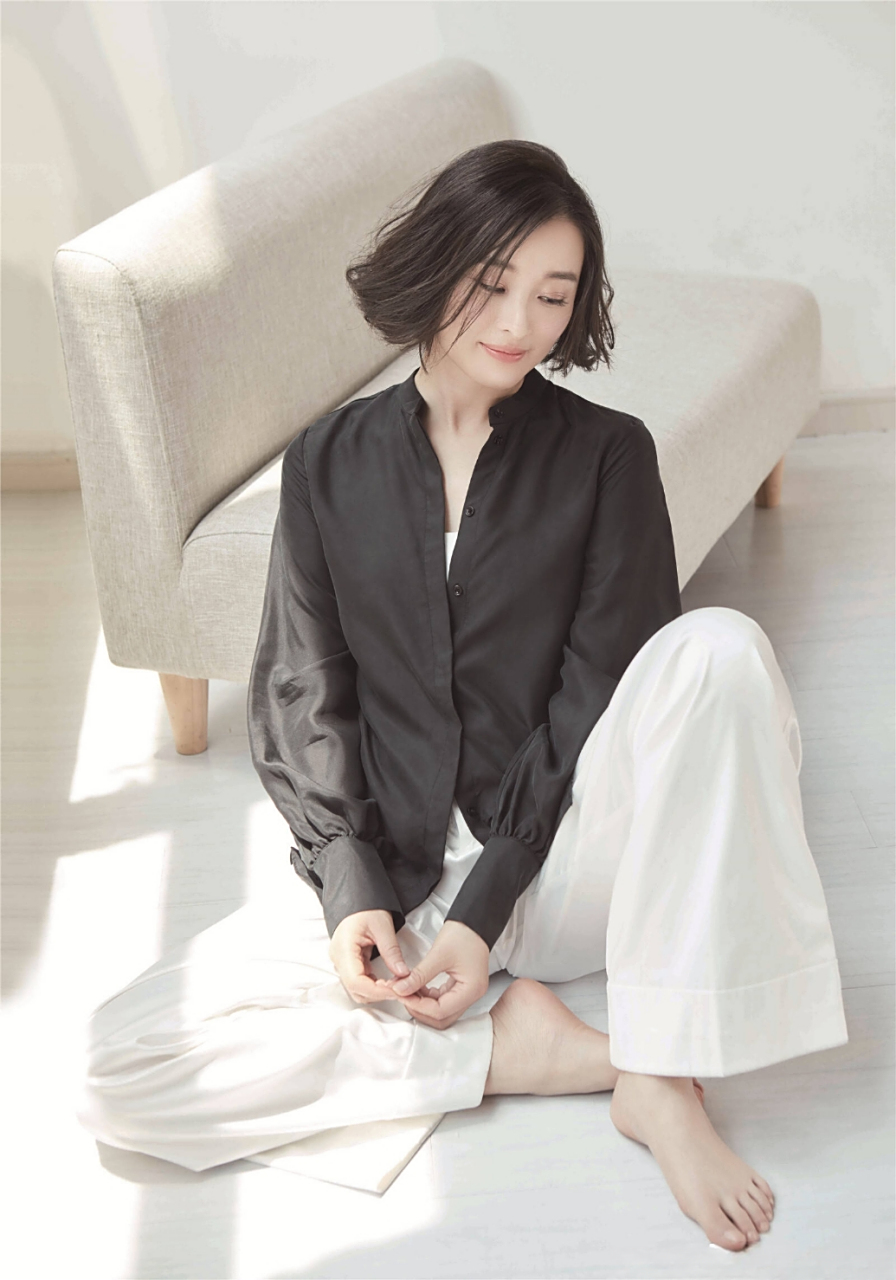 吴越  白嫩玉足合集,女人味十足的女演员