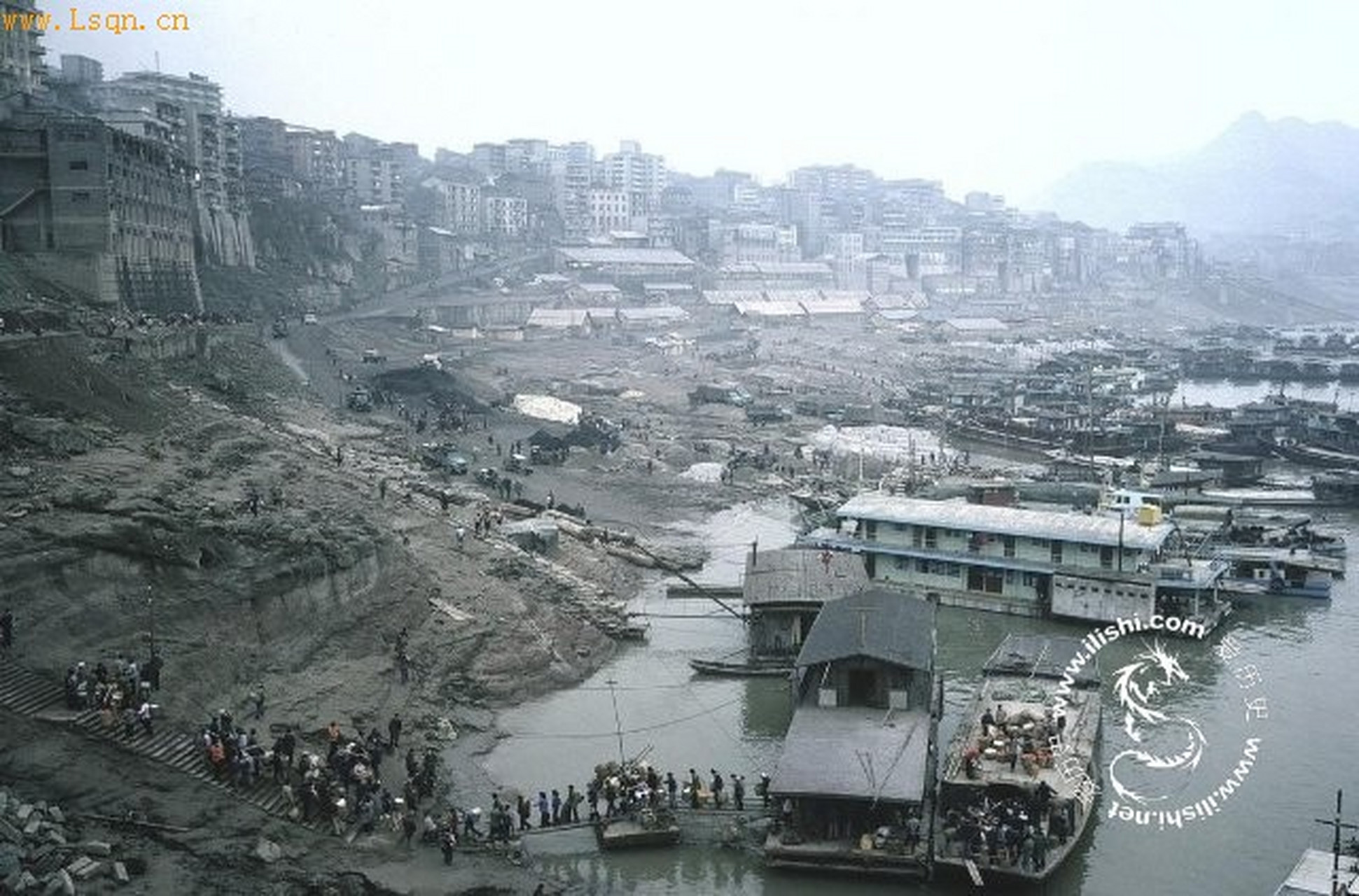 久保田博二是玛格南唯一的一名日本摄影师,毕业于东京大学.