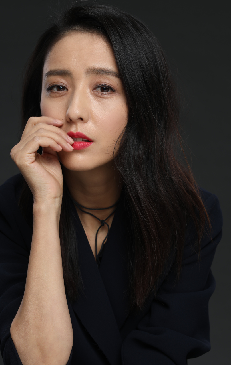 丫丫这组照片,有种闺怨的感觉 676767[捂脸]#养眼美女# #佟丽娅