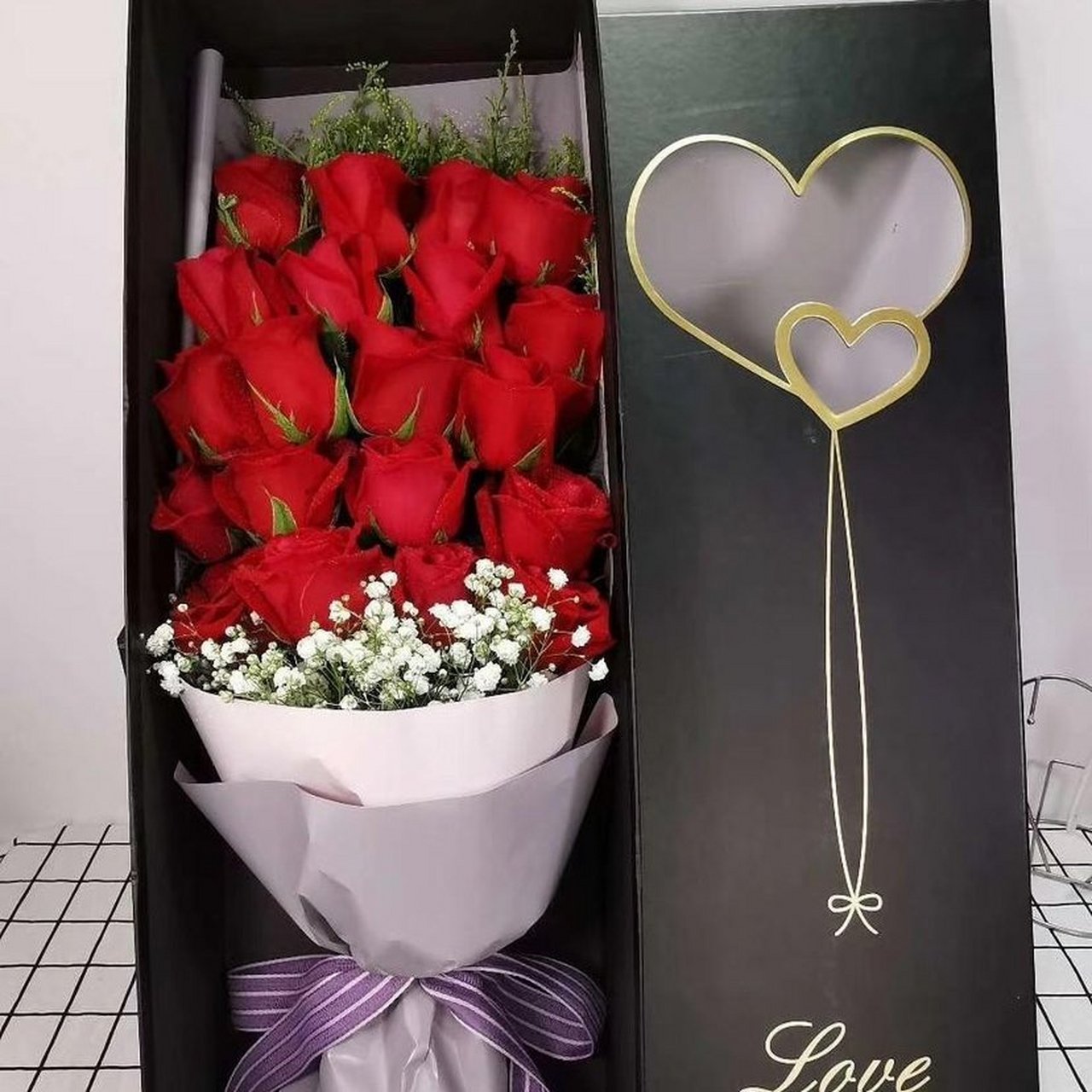 瓦伦丁节,又称情人节,是欧美和大洋洲的一些国家的民族节日.