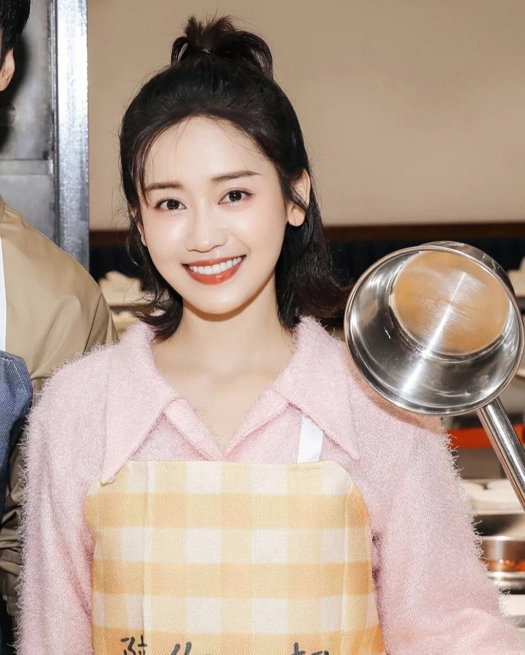 郑湫泓(greenly),原名郑泽漫,1990年11月25日出生于广东省揭阳市揭西