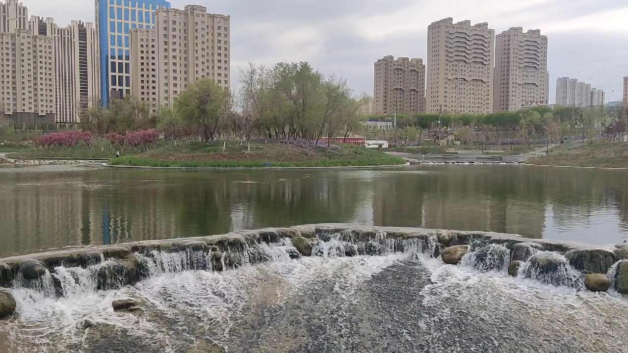 乌鲁木齐河滩图片