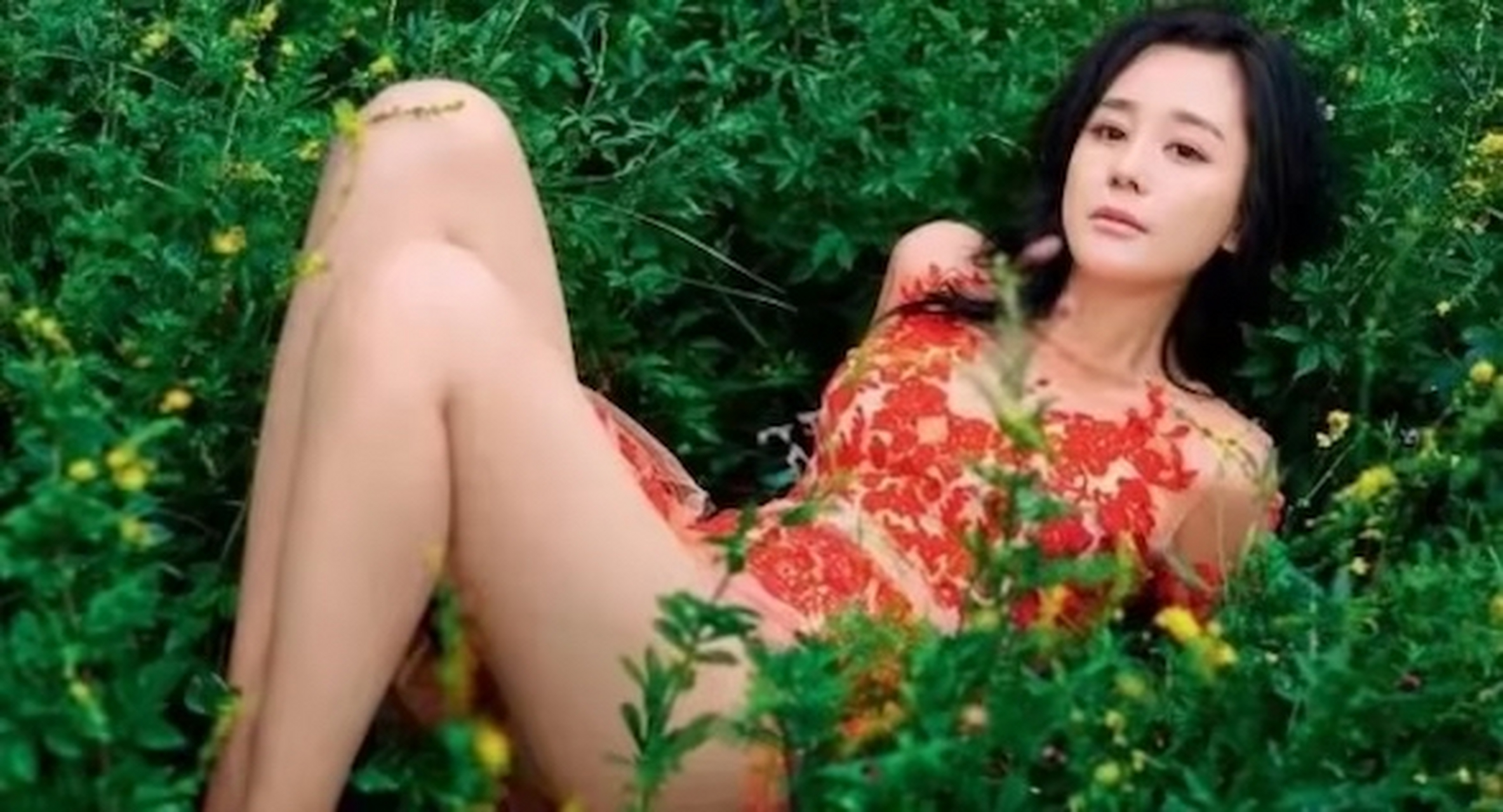 海陆拍摄男人装,美艳又迷离,这种朦胧的性感美也太抓人心了