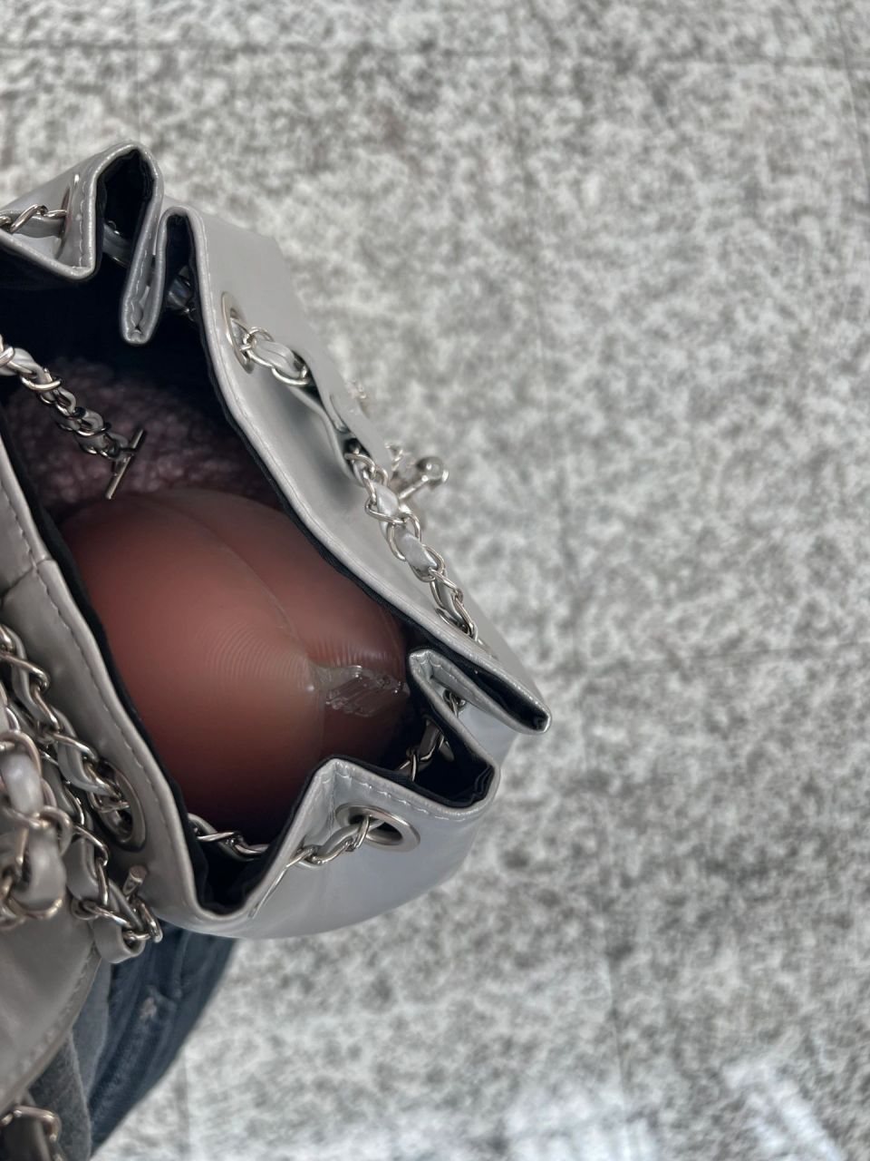 千万别穿吊带赶飞机! ! !