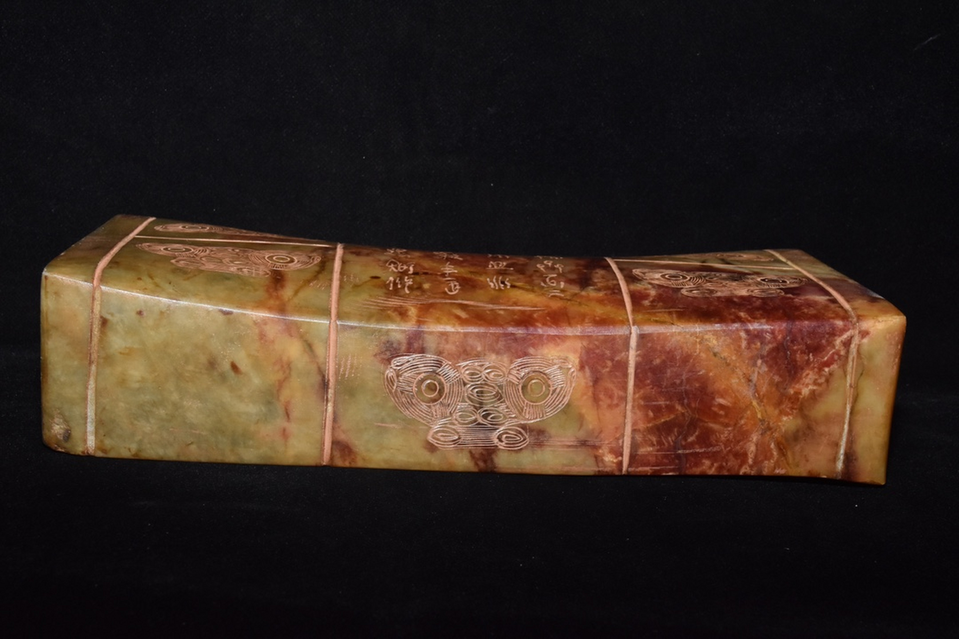 良渚文化老玉枕头,玉质透,包浆细腻,值得收藏,重量3.5千克