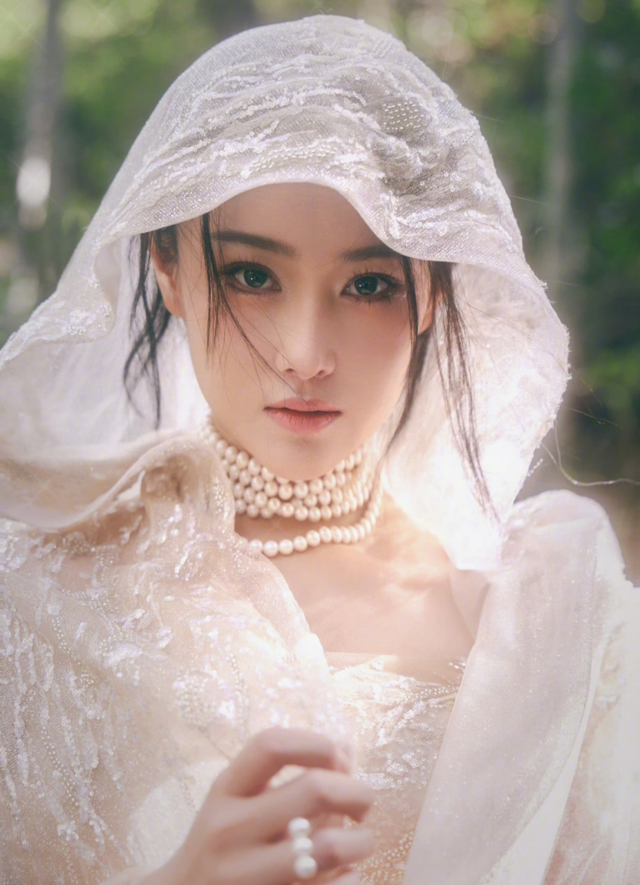 喜欢这一身琉璃版的幻彩犹如女神降临,自带光环.