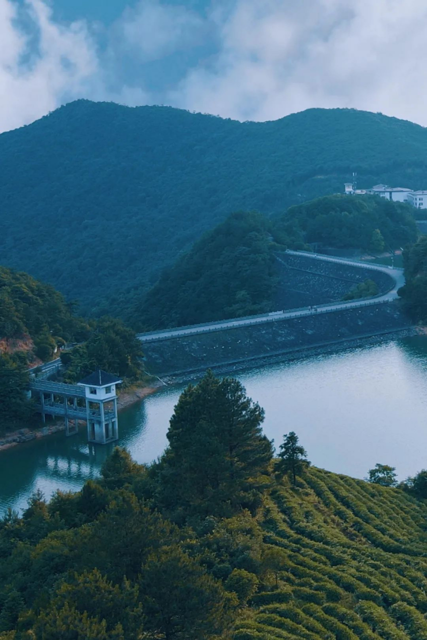 鹿女湖边一家民宿的晚餐,很有感觉 浙江金华的鹿女湖,位于金华山