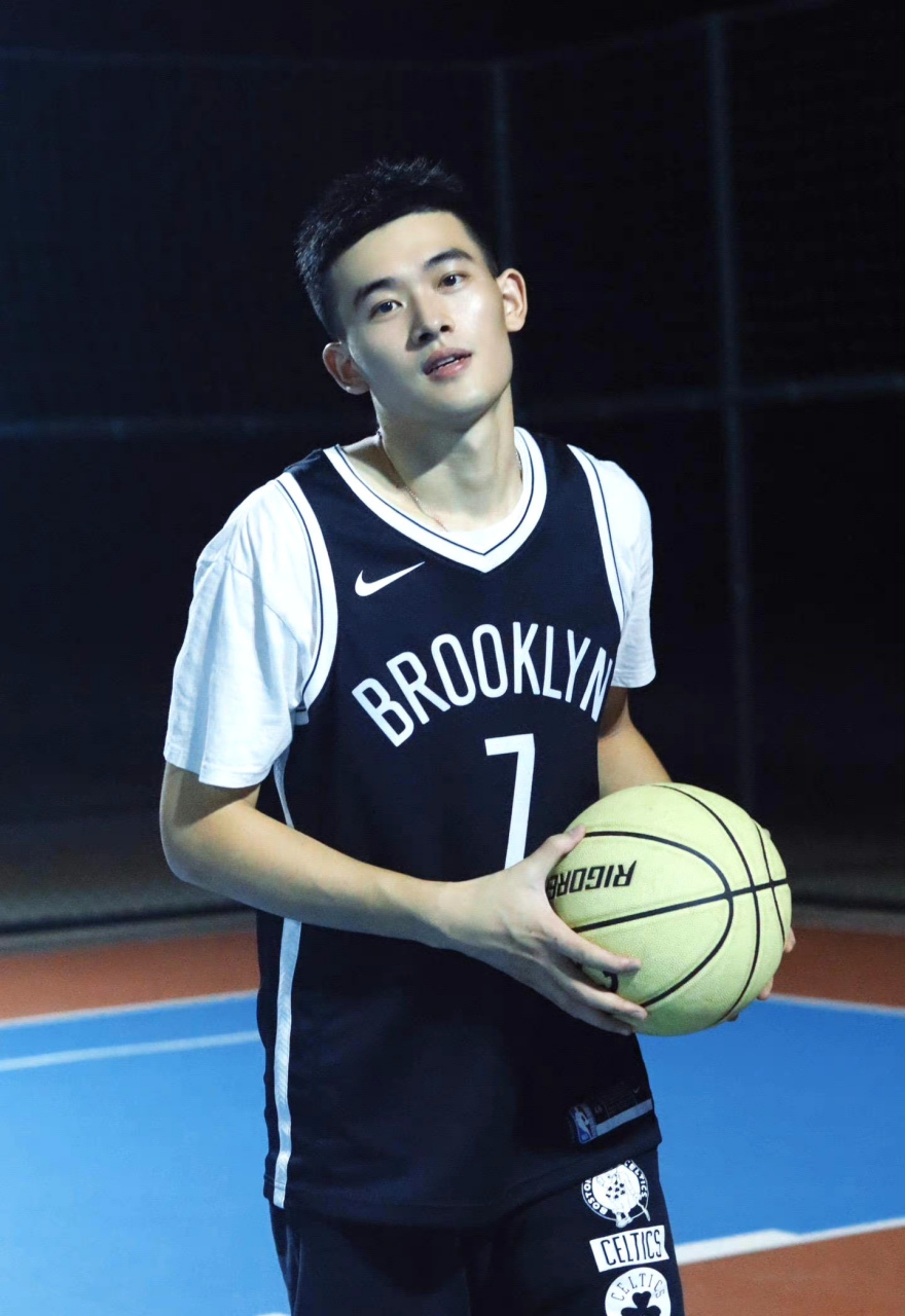 清爽阳光男生,今晚篮球场上见#篮球# #帅哥