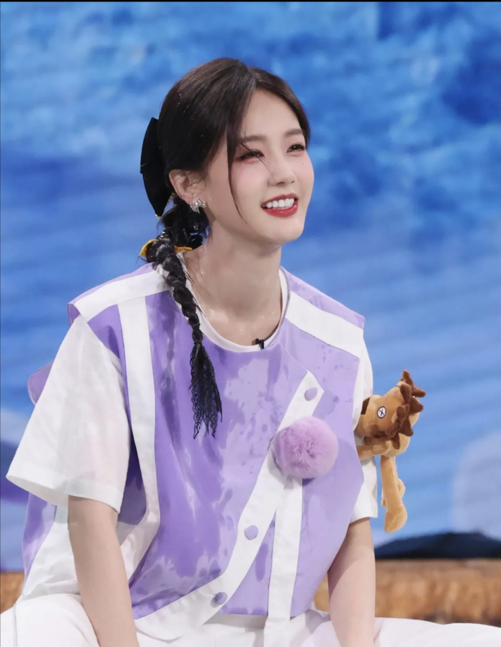 今天看到有网友说,李一桐笑的时候总是眯着眼睛张大嘴巴,看着好做作