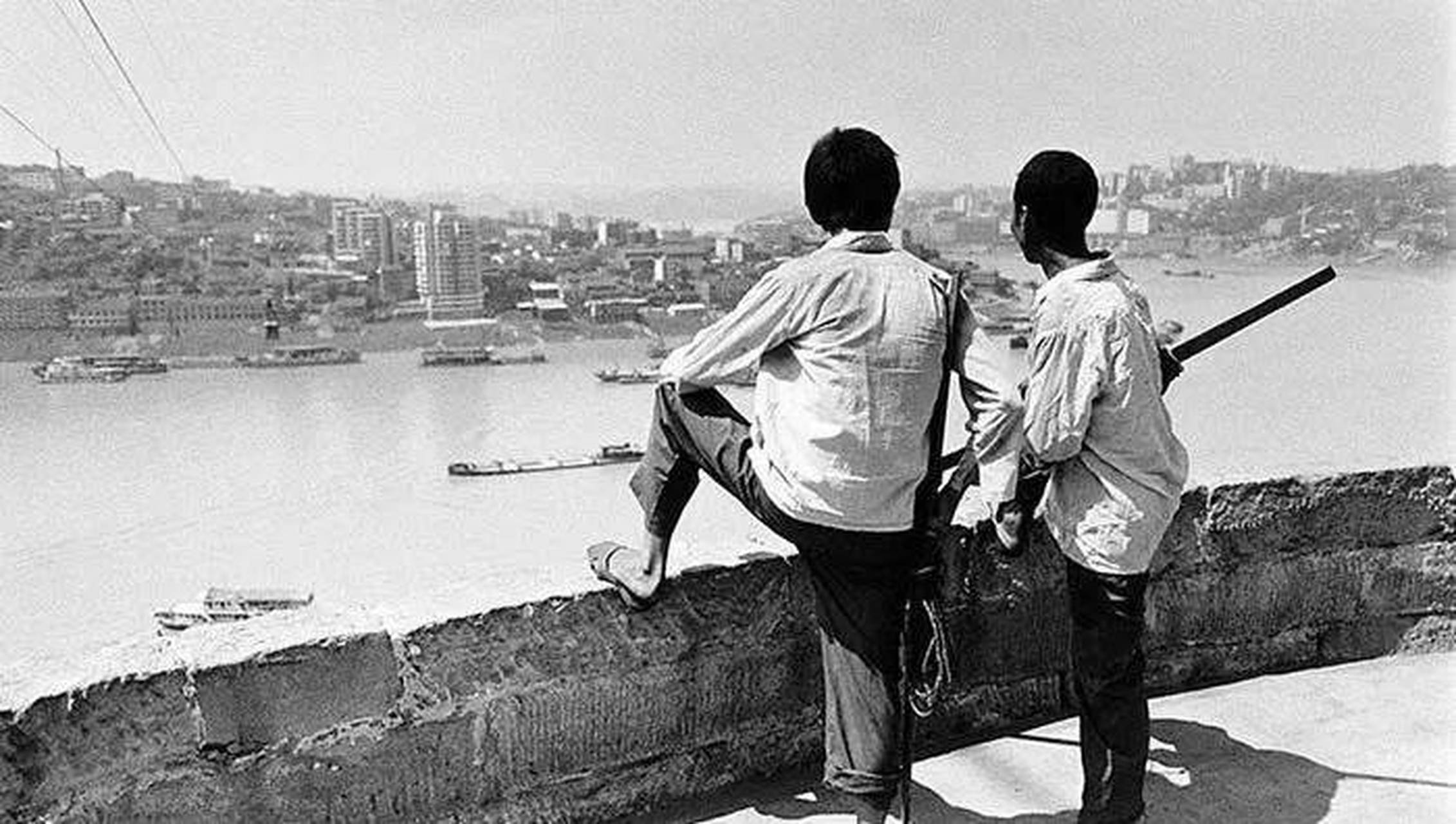 老照片  上世纪80年代的重庆"棒棒",你知道是什么职业吗?
