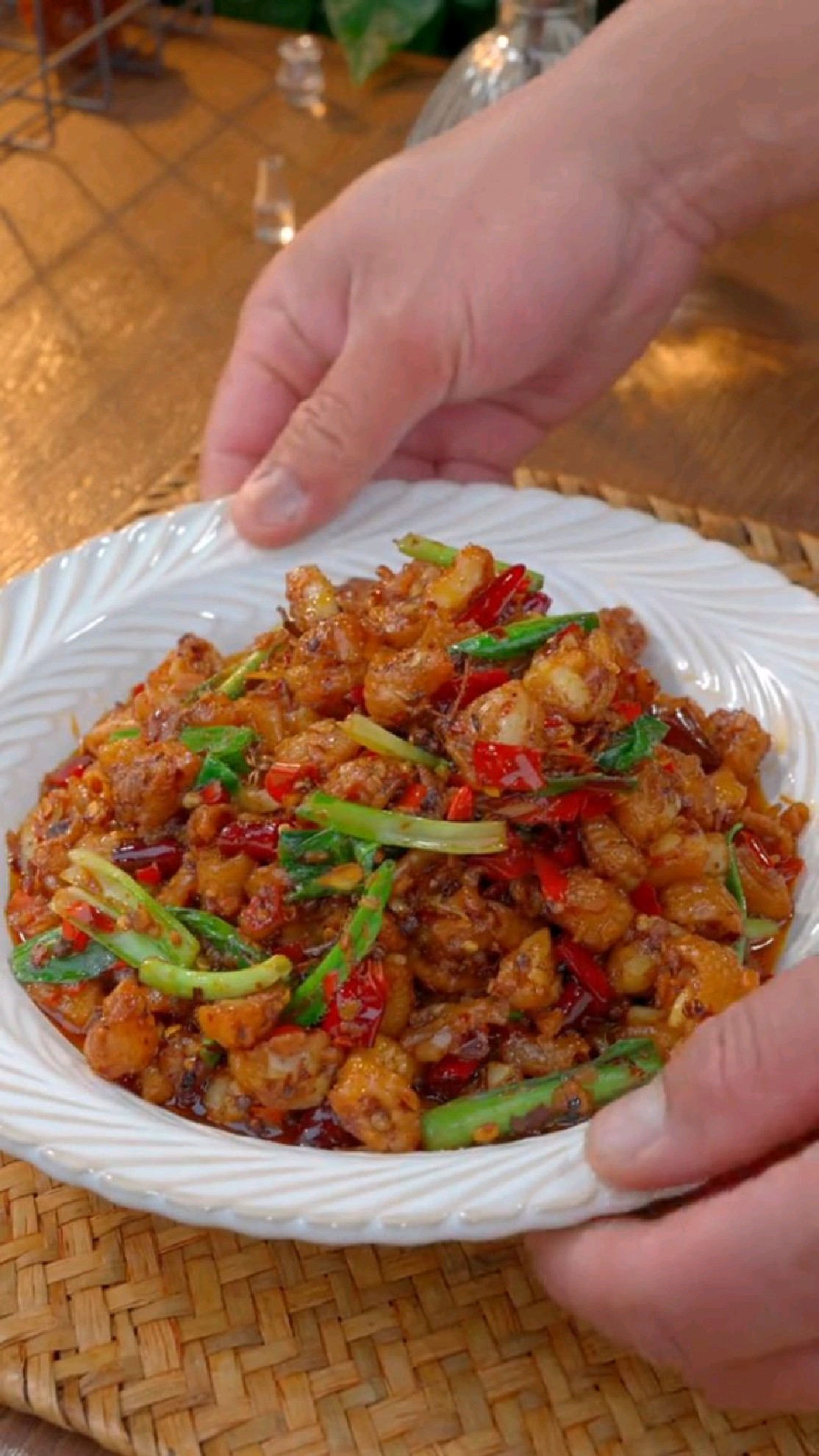 西雙版納特色美食,油嗆雞腳筋,吃過的人都知道它有多好吃-度小視