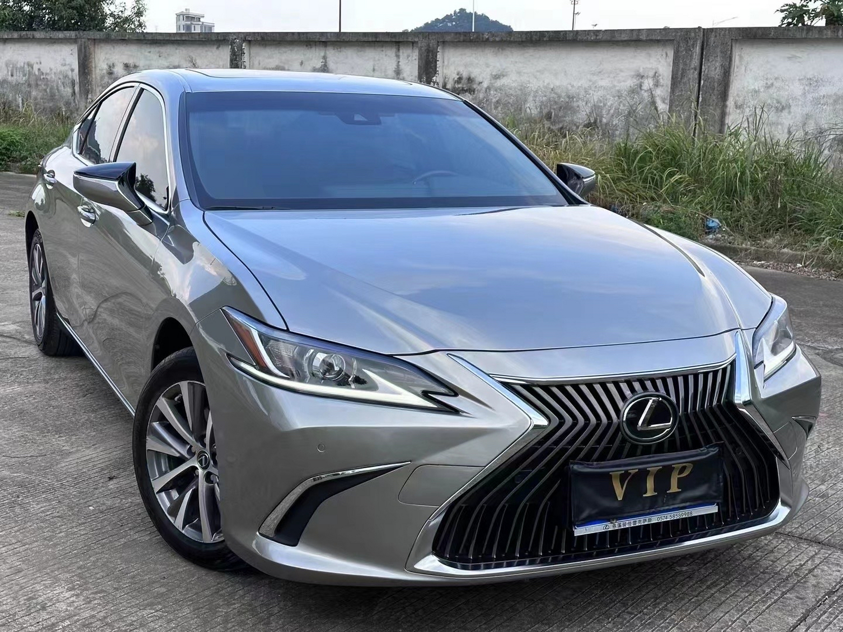 2021年上牌,雷克萨斯es200卓越版,一手车4万公里,全程带4s店保养记录.