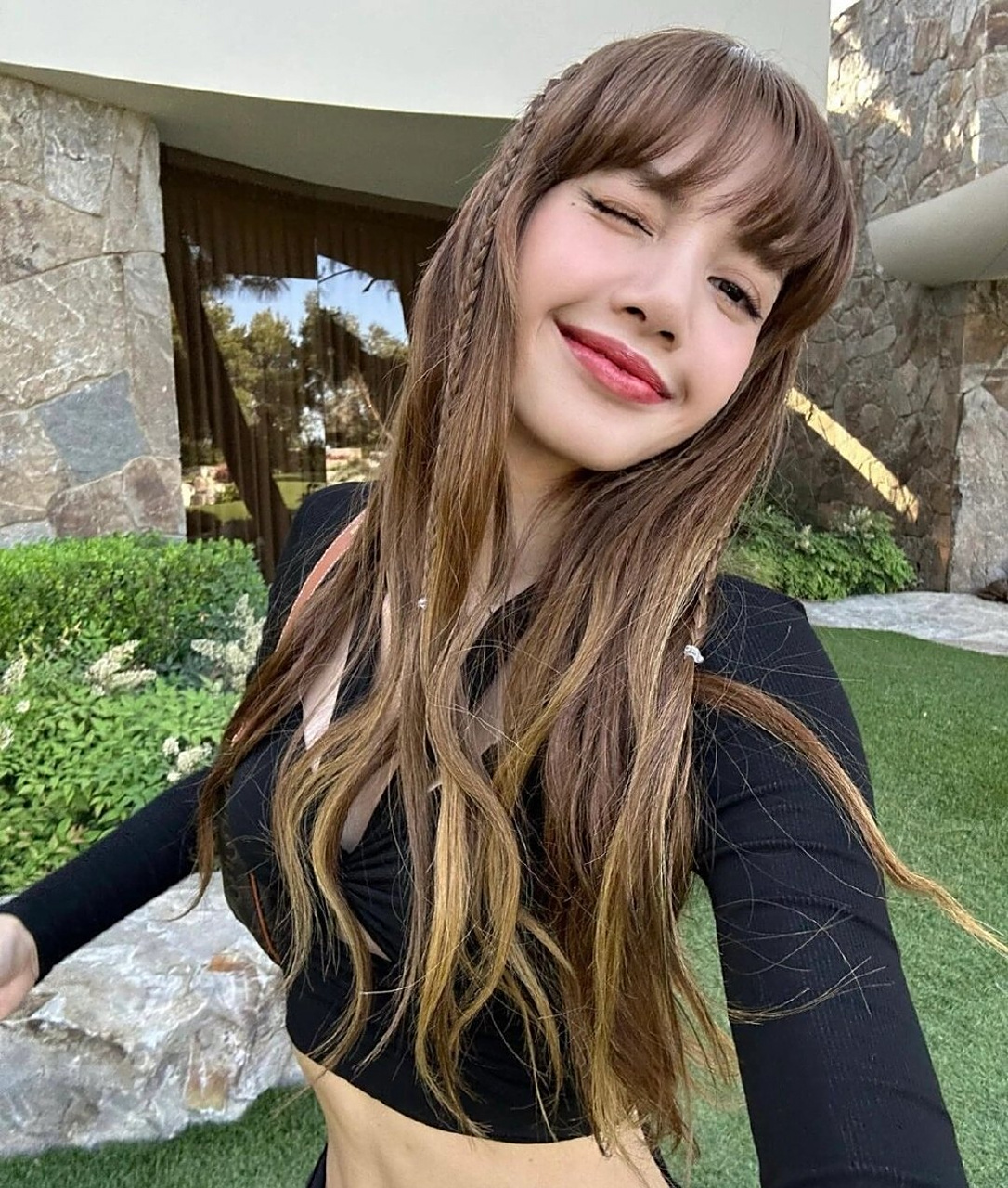 lisa的刘海回来了##美出圈#  谁的dna动了 平刘海长头发的lisa回来啦