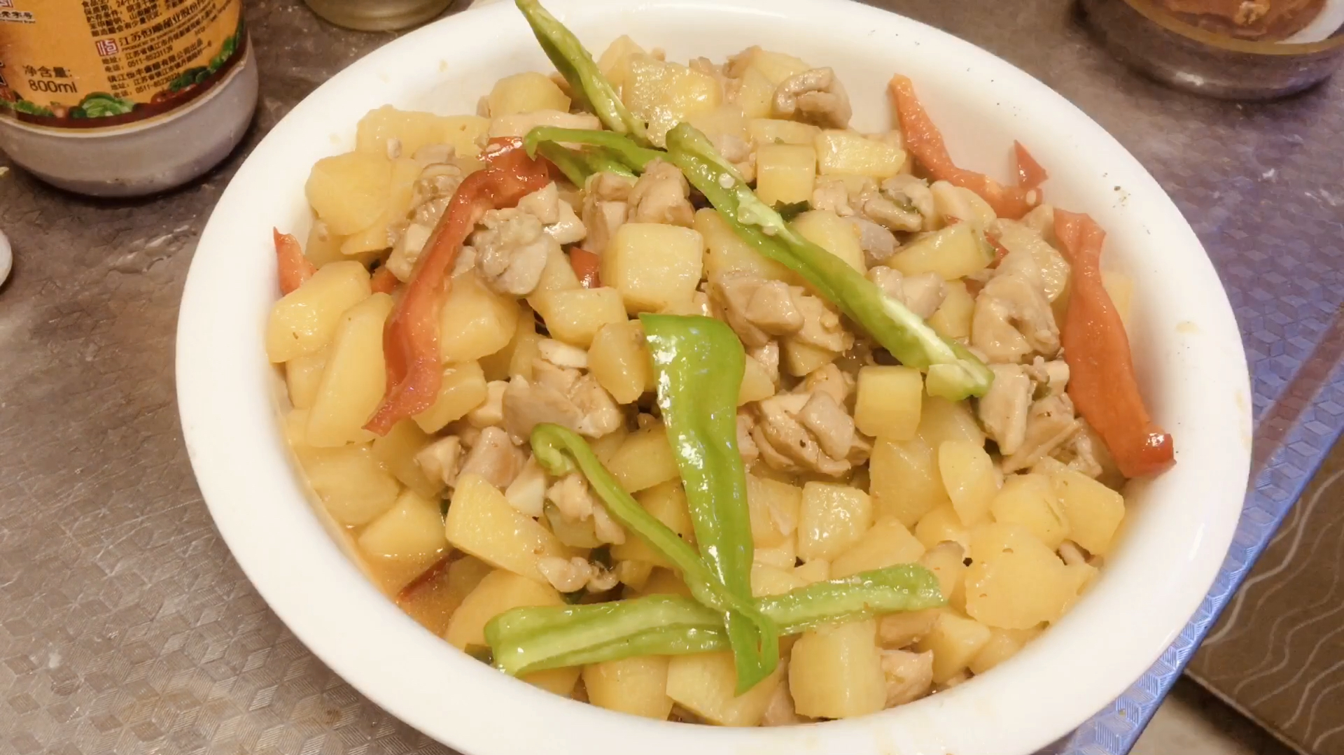 土豆烧鸡块的家常做法,舌尖上的美味,下酒又下饭