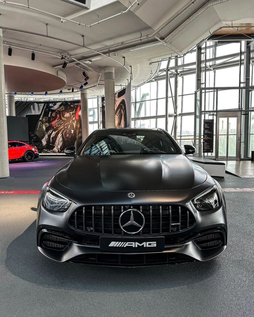 梅赛德斯-奔驰e63s【小高侃车】 20英寸的amg锻造铝合金轮毂 根据标轴