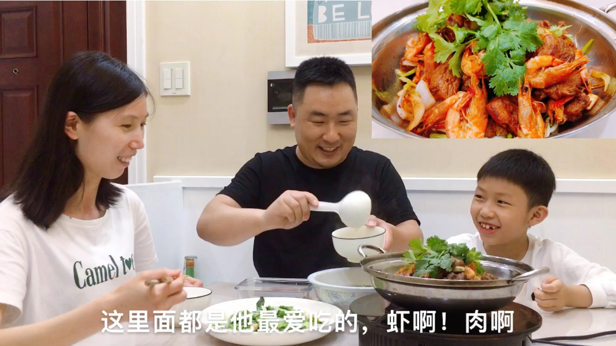 48块钱排骨20块钱虾,做“干锅排骨虾”全家爱吃,喝2两酒,过瘾