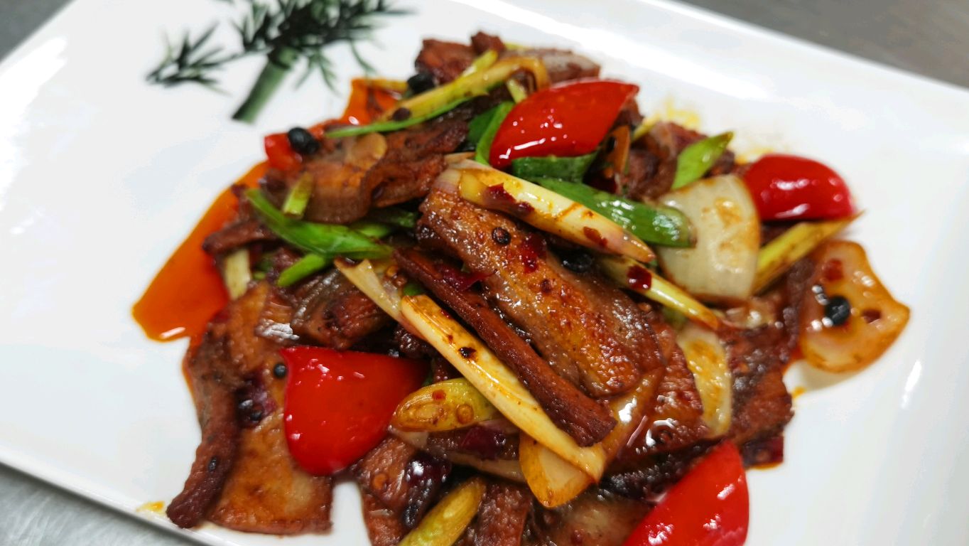 回锅肉怎么做正宗又好吃,看酒店大厨详细视频教学,操作简单