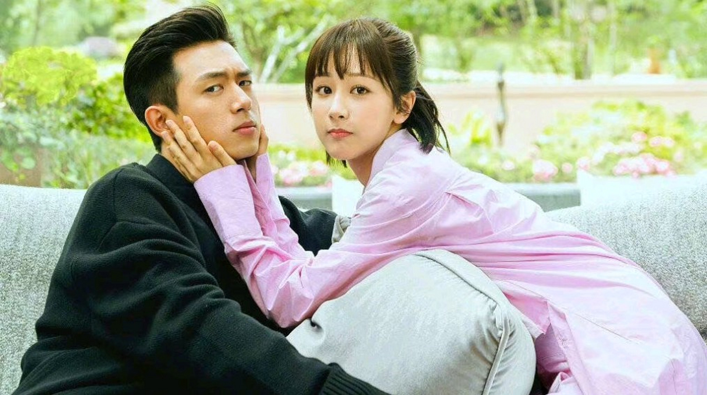 网传杨紫李现二搭古装剧# 近日,电视剧《国色风华》被爆将会由杨 