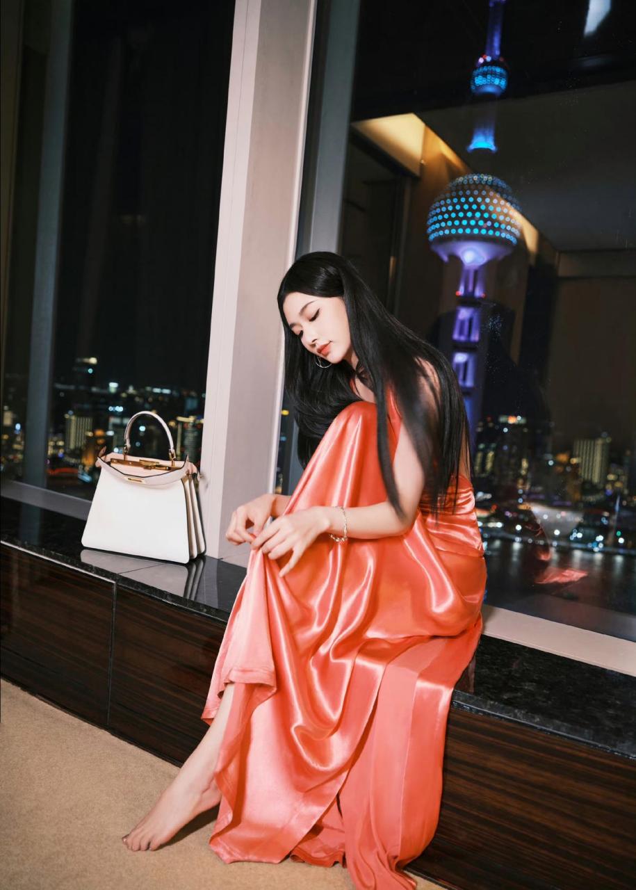 孔雪儿   光脚丫真漂亮!