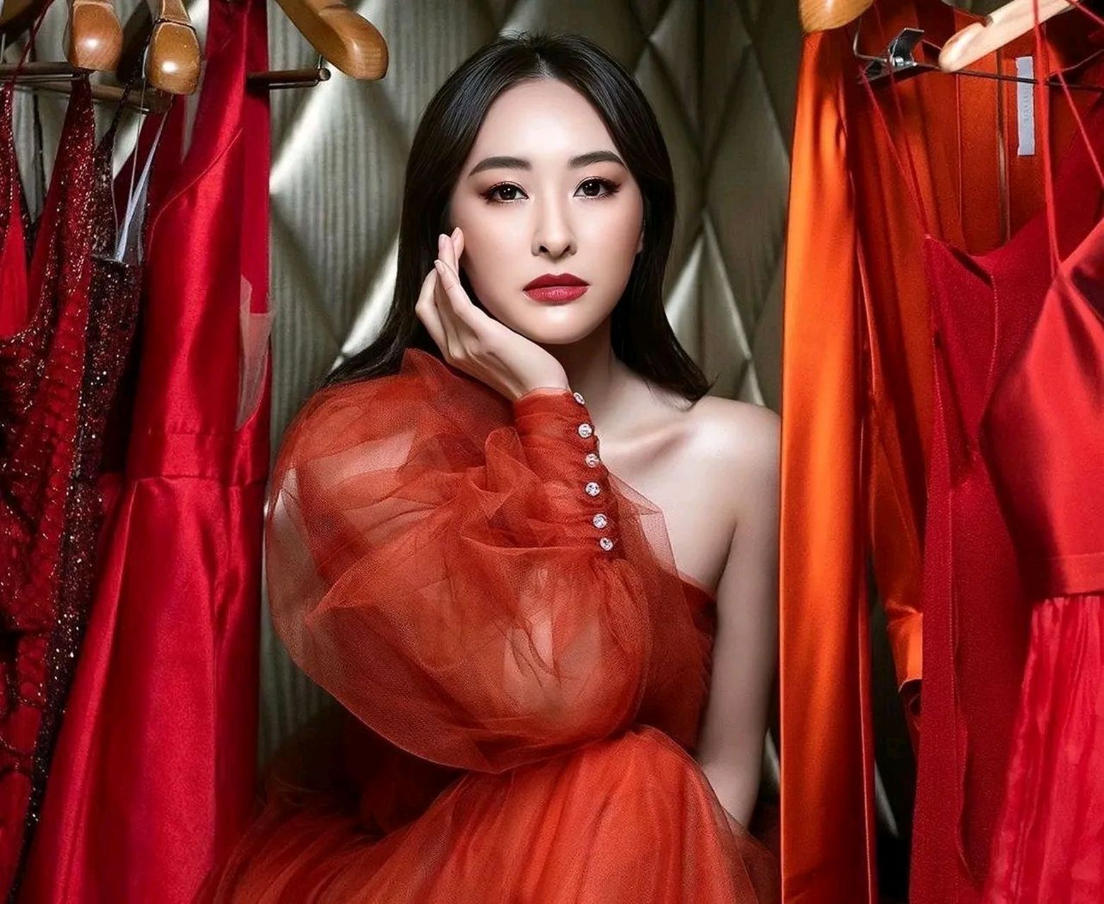 tvb知名女星秀身材,被调侃:大象腿   tvb知名女星,宅男女神陈滢,近年