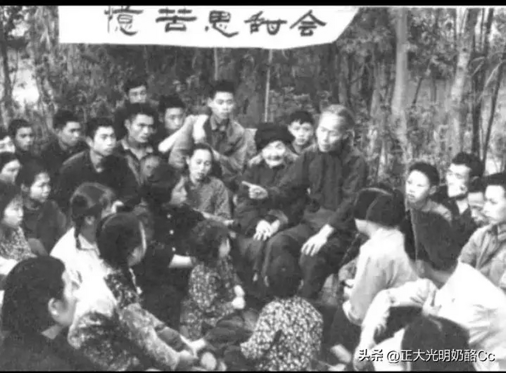 小时候记忆中最深刻的莫过于忆苦思甜教育大会,至今回忆起来仍然是历