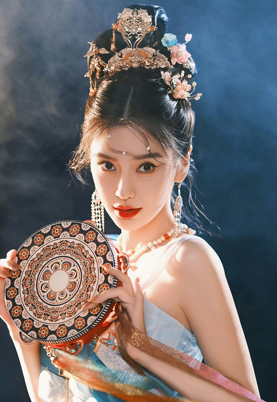 angelababy(杨颖)敦煌神女的造型真的好惊艳,每一张图都可以拿来做