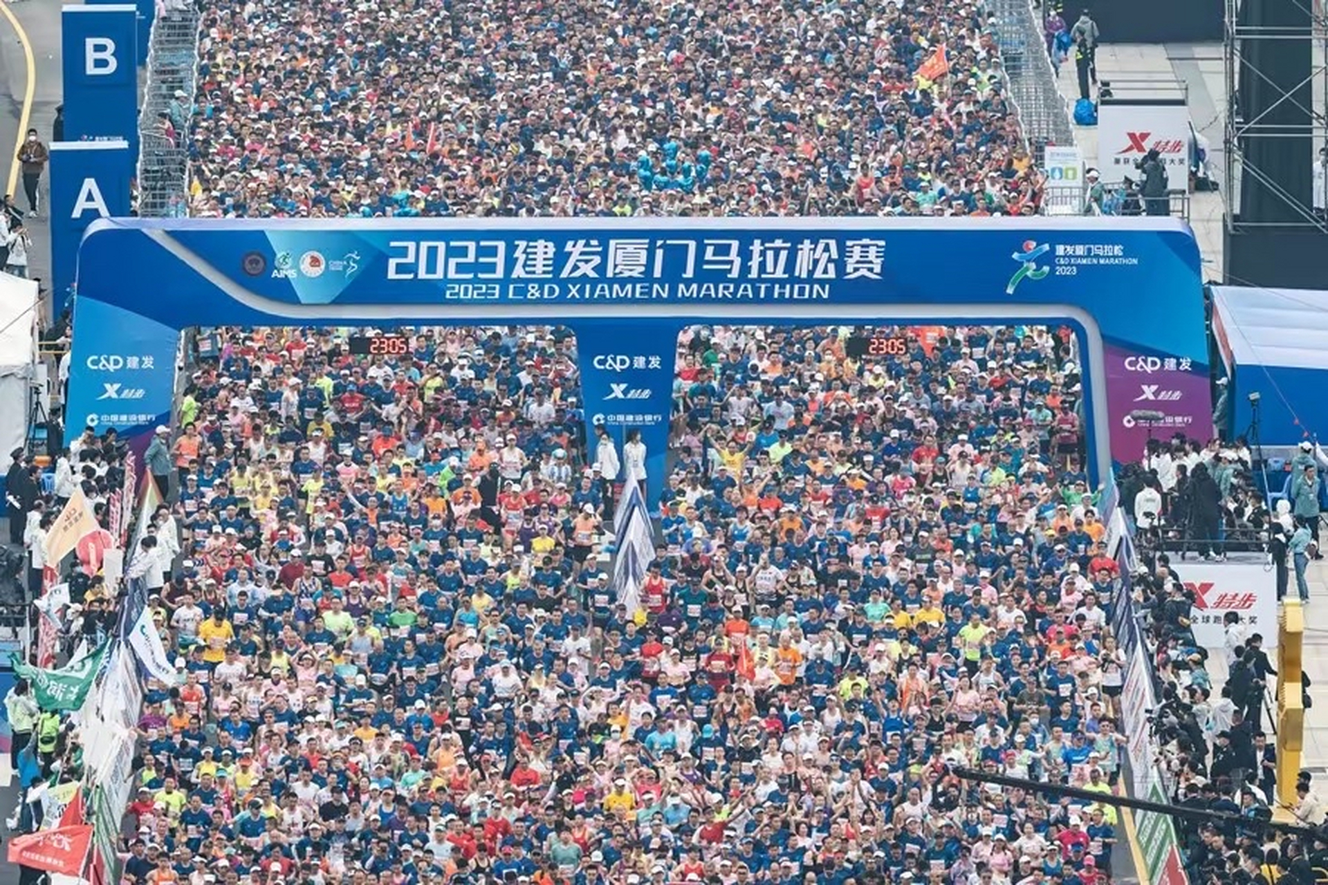 的2023厦门马拉松,非常遗憾的是6号选手维克特基普科曲基本全程领跑