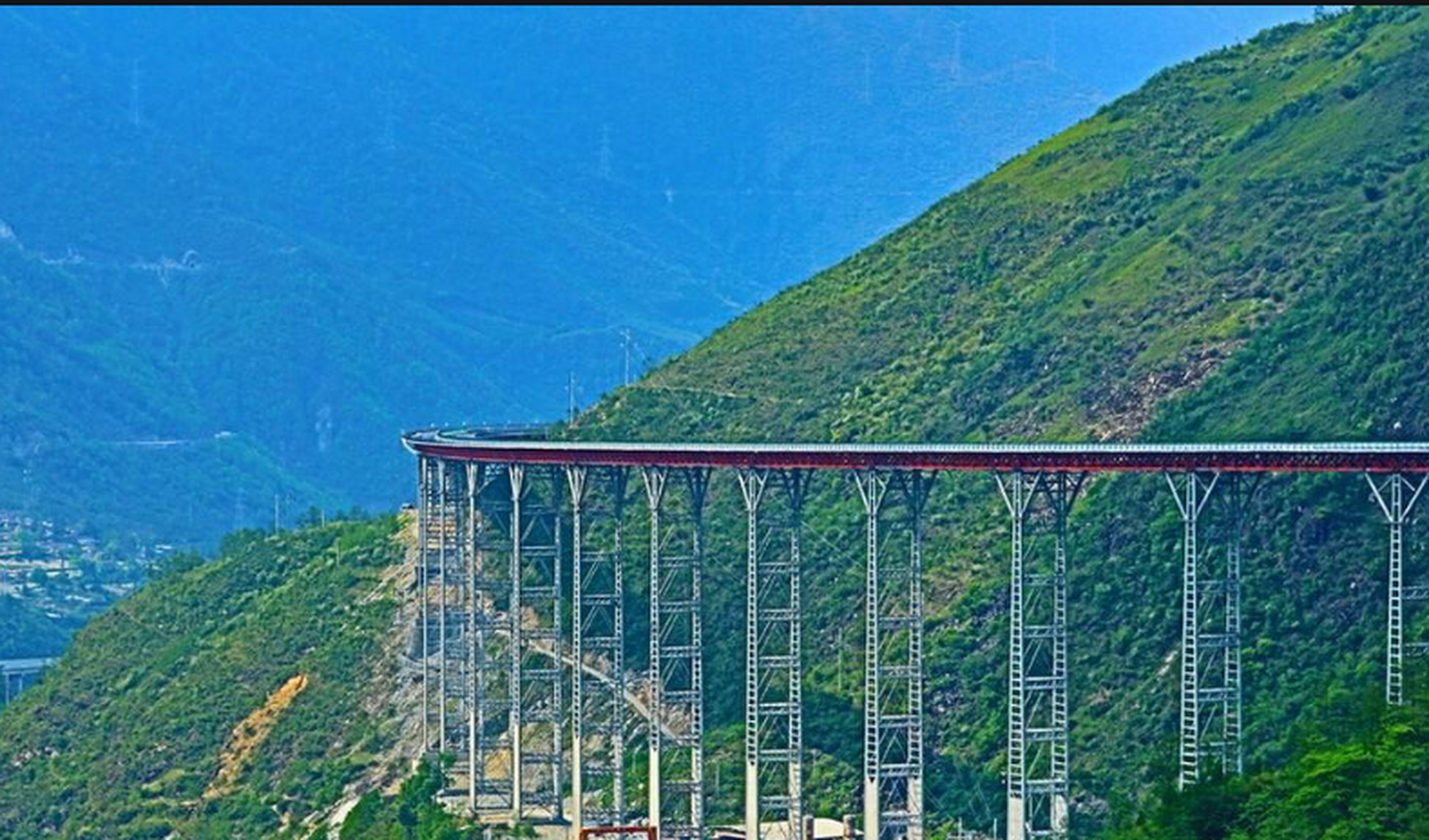 16,西昌到雅安每天830100014301550,车费112元,到达车站也是雅安西门