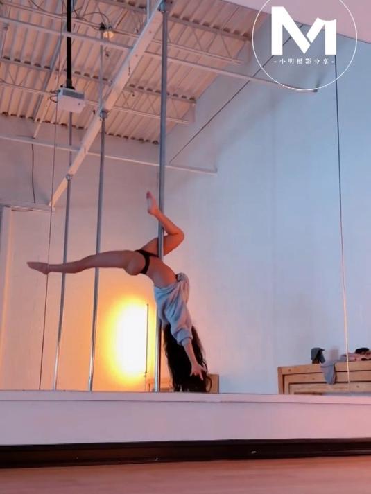 人像摄影,摄影作品分享,钢管舞摄影作品分享,美女的表现太美了