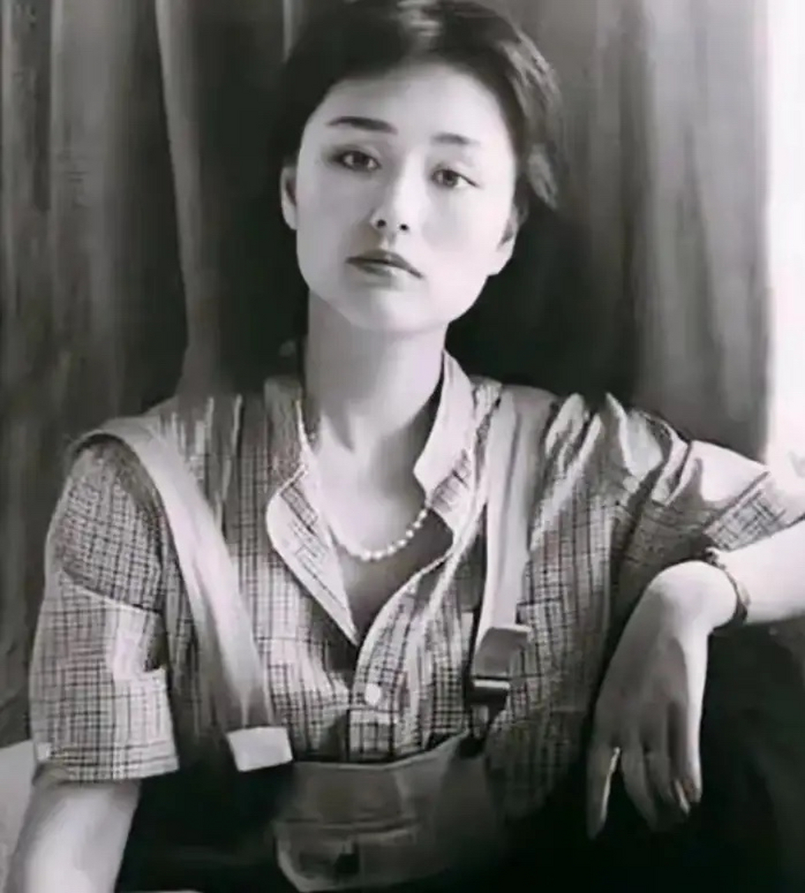 1979年,女星廖学秋去外面拍戏,6个月后回家,想要给老公一个惊喜,没