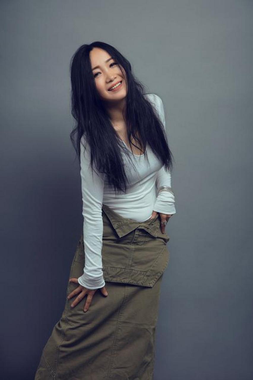 斯琴格日乐,1968年12月出生于内蒙古自治区锡林郭勒盟,中国内地女歌手