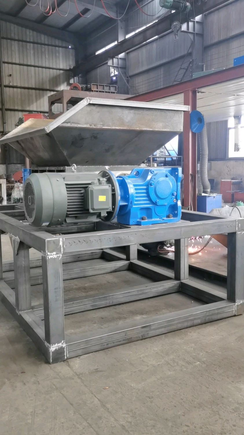 废旧衣服撕碎机服装厂边角料粉碎机废布料切碎设备高速双轴滚刀破碎机