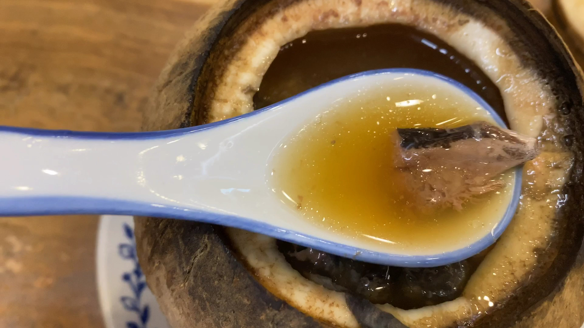 我最爱的夏日广州美食之椰子炖竹丝鸡,鲜美甘甜超级好吃/喝