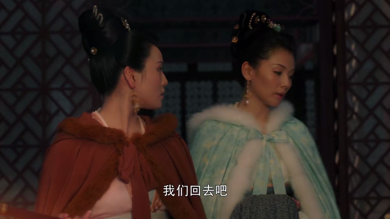 大宋宫词:刘娥忙着为萧太后绣凤袍,皇上婉儿佛堂亲热,真伤心