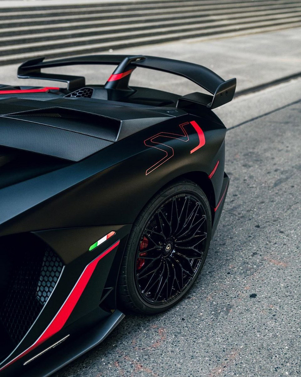 1200万 兰博基尼经典车型aventador svj63 哑光黑