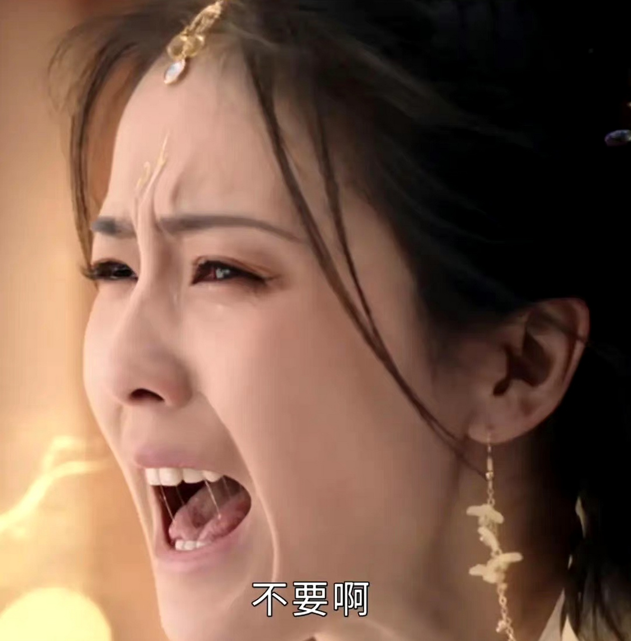 有点五官乱飞了,这演技,第二张图好可怕,这口水拉丝给我的冲击力好大.