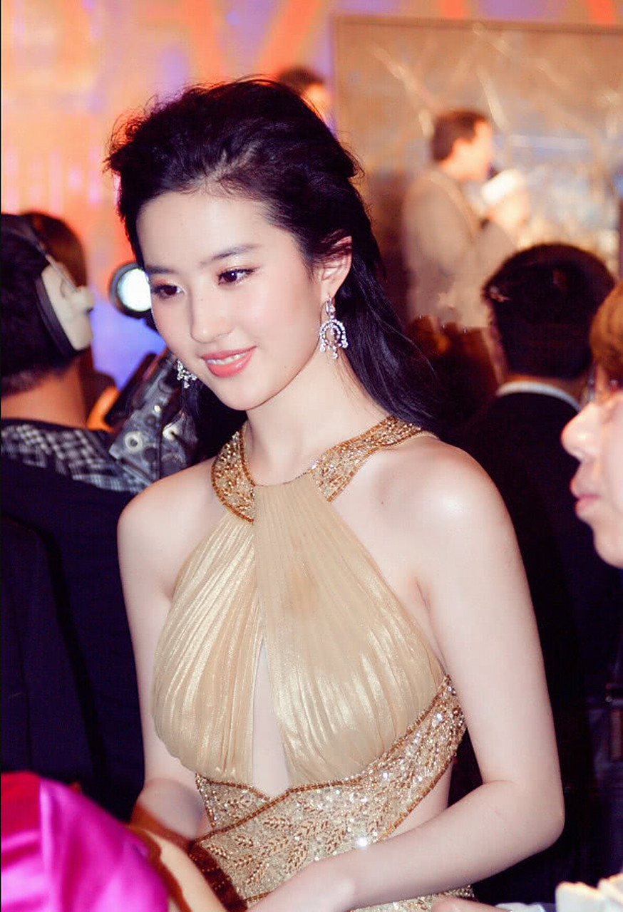 刘亦菲集齐了世间一切优点,家世,美貌,实力,每一样都是top级的存在,这