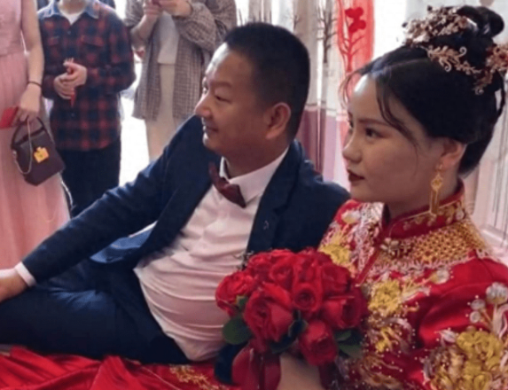 网红giao哥被曝妻子劈腿,亲自开车去平顶山捉奸,引发网友热议