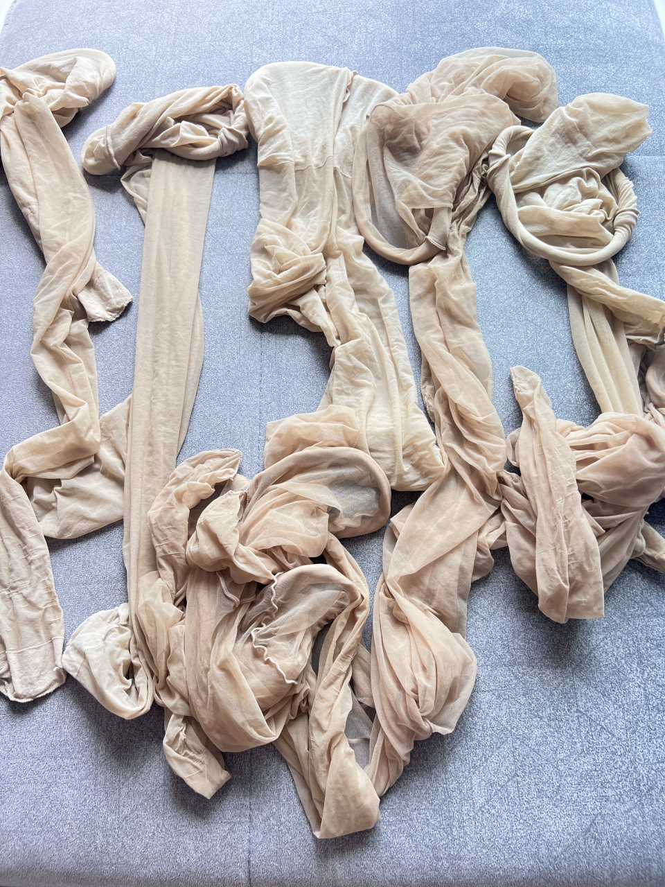 夏天的闲置丝袜根本都穿不完[滑稽]#丝袜# #闲置