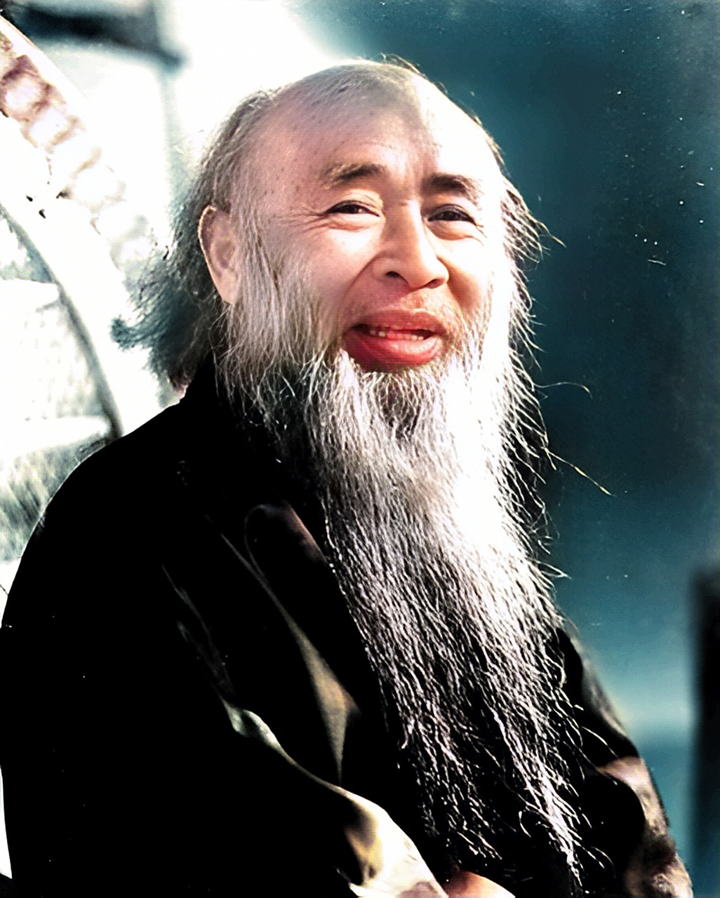 1936年,张大千在英国举办个人画展时,当众画了一幅水墨牡丹图,却被一