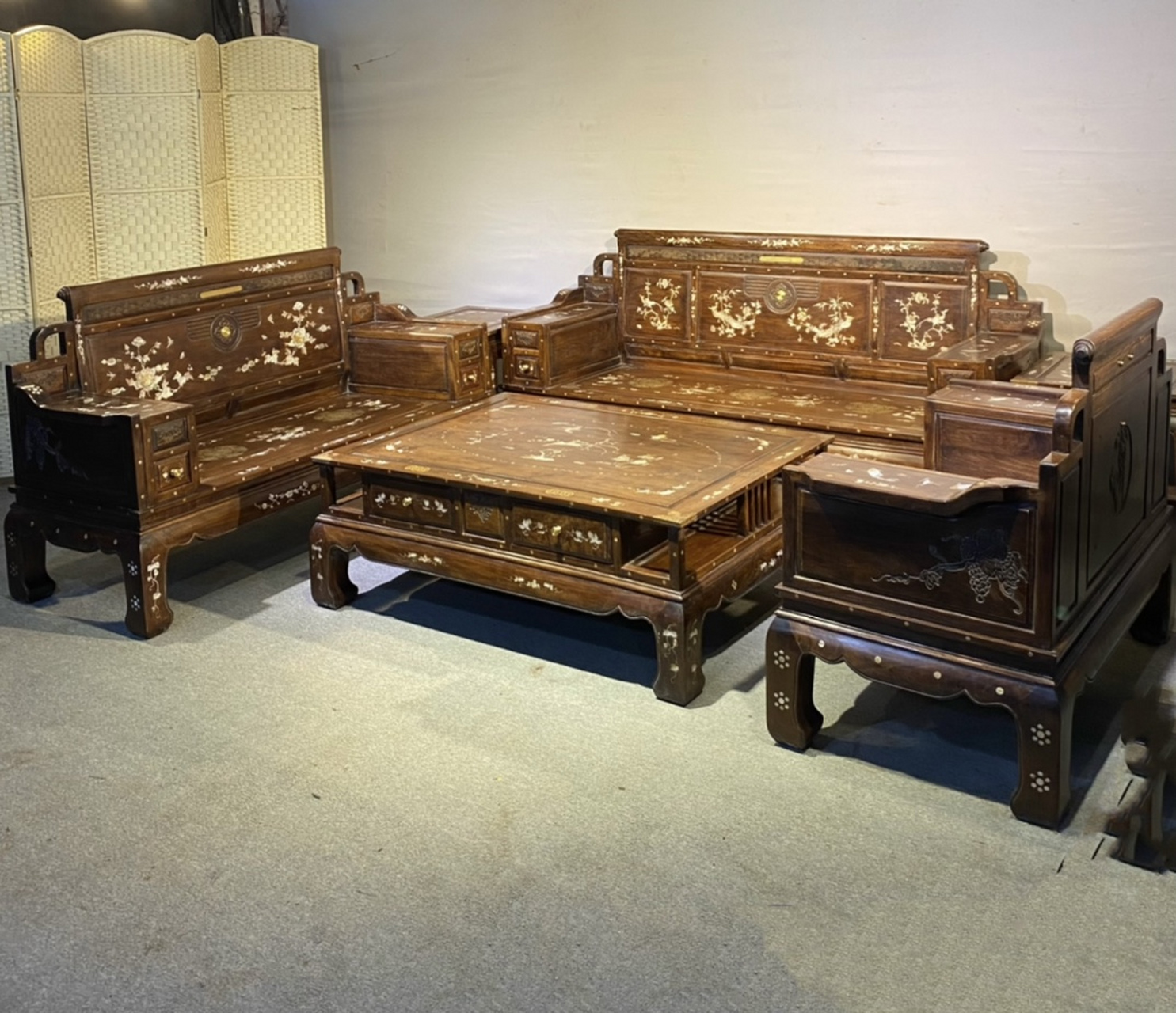 979797极品黄花梨国色天香沙发六件套,满鬼脸牛毛纹清晰,榫峁