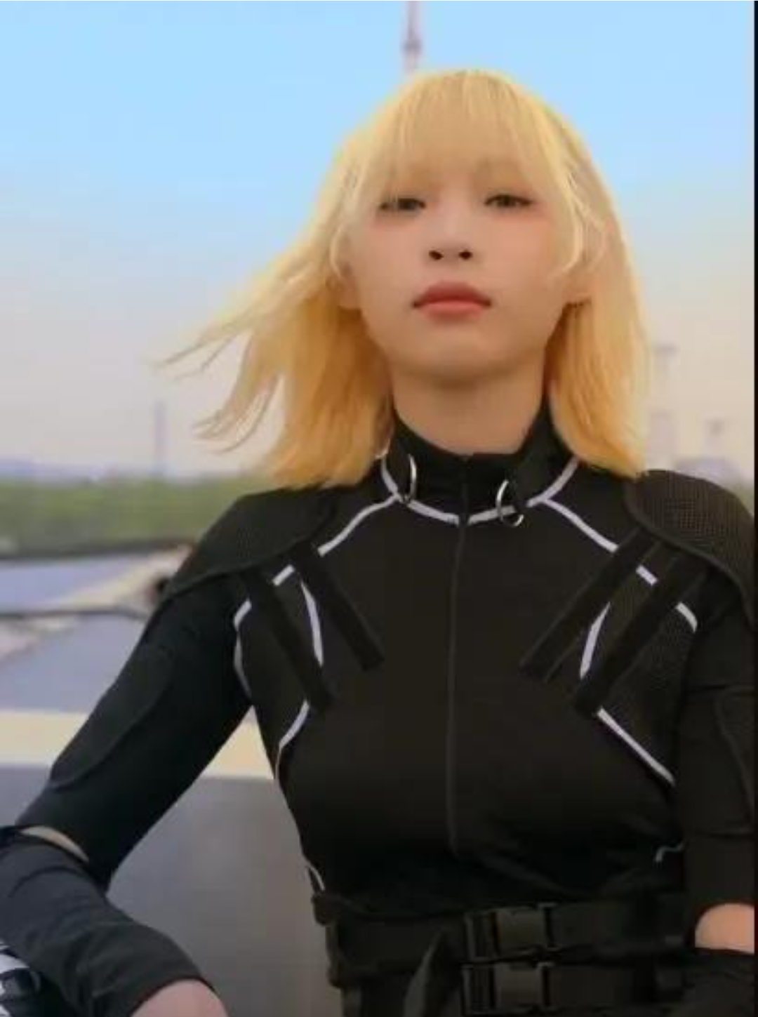 千万网红痞幼与50岁男友分手,女方被推进泳池,被网友质疑刷剧本