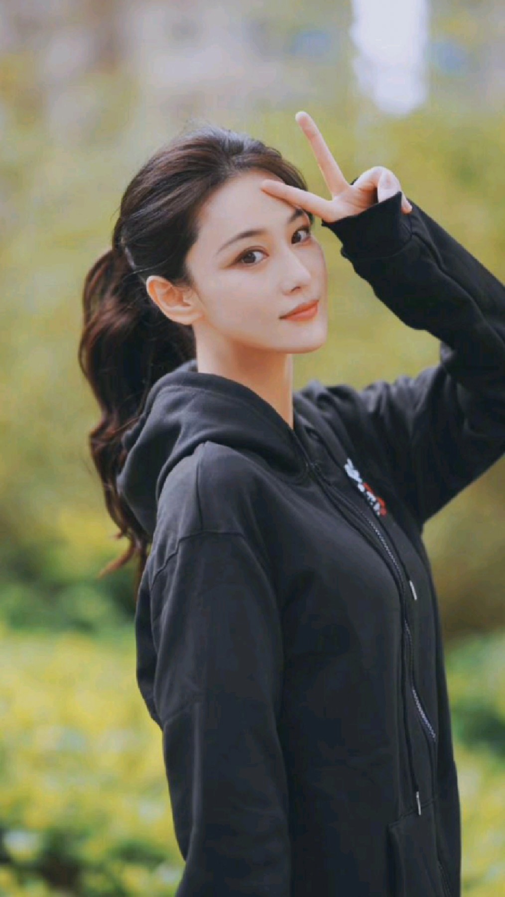 张馨予新剧《危险的她》开机啦!-度小视