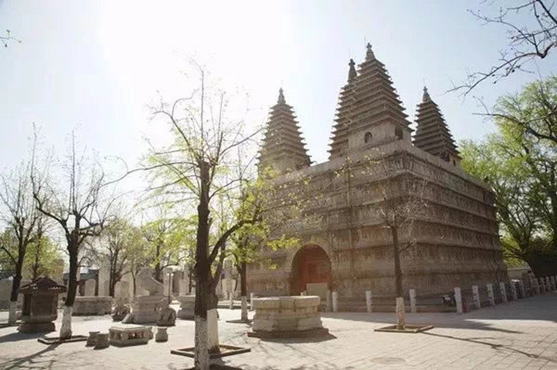 五塔寺 北京五塔寺原名"真觉寺,位于北京市海淀区西直门外白石桥以