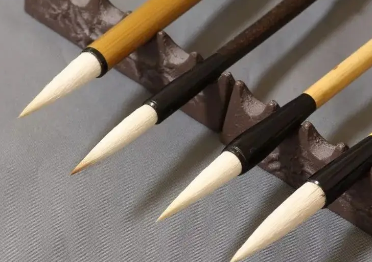 有学者提出三幅笔就是散卓笔的另一个名称,显然有误