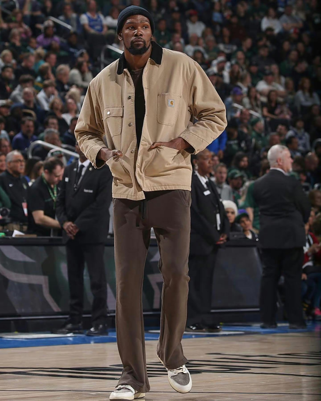 平时也不怎么注意穿搭,雷霆三少现在只剩杜兰特和哈登没结婚了,要看