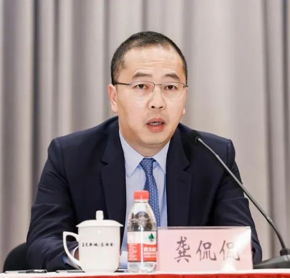 准"80后"的她拟晋升,3位厅级履新,上海任前公示3名干部