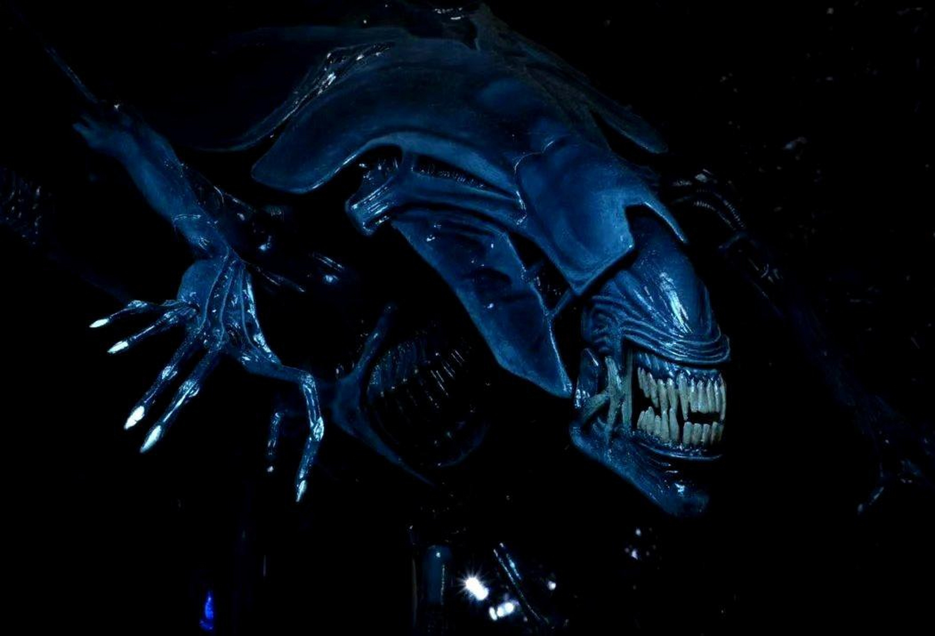 第一部《异形》(1979)是由雷德利·斯科特执导.